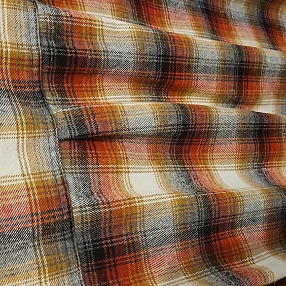 Men's stillwater plaid shirt. Red, black, tan and white plaid, size Large. - Picture 4 of 4